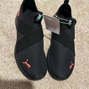 Puma tennis shoes size 8.5